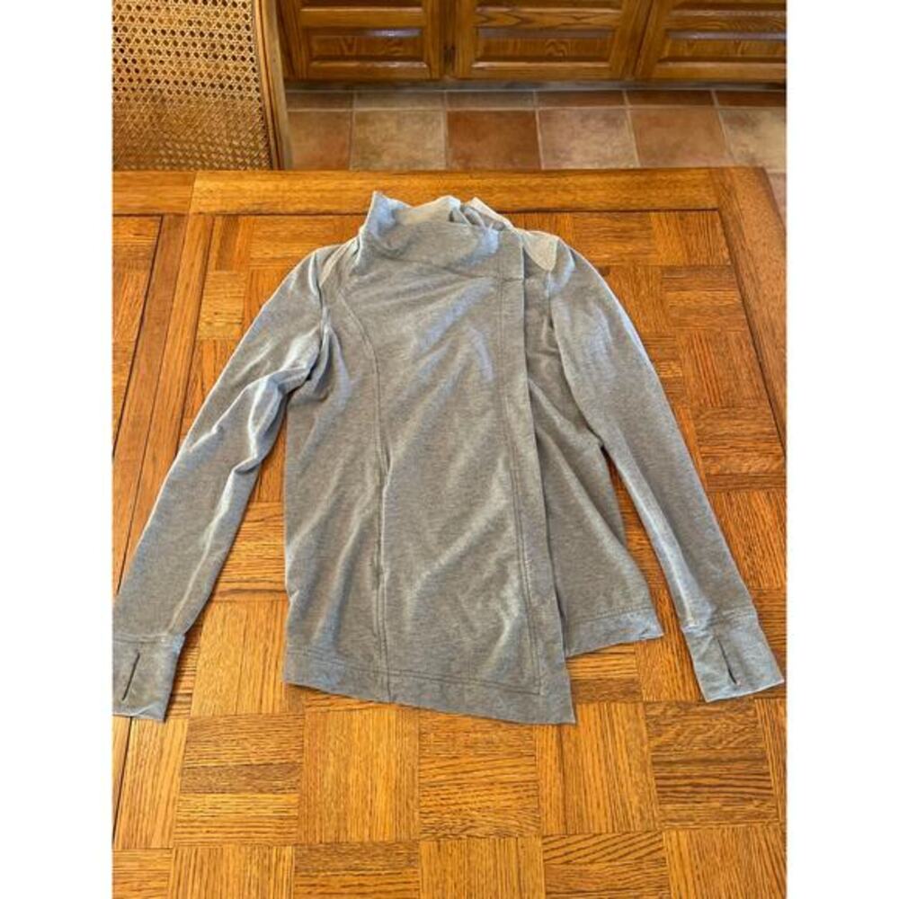 Lululemon Coast wrap jacket 4